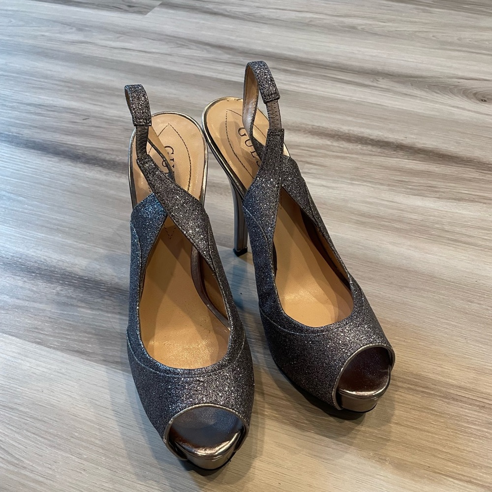 Guess silver glitter pumps